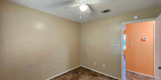 HUGE RENT REDUCTION & AVAILABLE NOW! Gallery 21