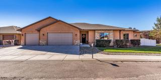 ALL PROSPECTIVE TENANTS MUST SUBMIT A $58 NON-REFUNDABLE APPLICATION FEE PER APPLICANT ONLINE AND BE PRE-QUALIFIED PRIOR TO ANY SHOWINGS Gallery 1