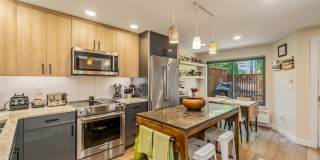 2+ Bed 2.5 Bath East Madison Townhouse Gallery 7