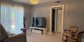 5270 NE 6th Ave Gallery 1