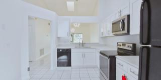 72 LAKEPOINTE Circle Gallery 8