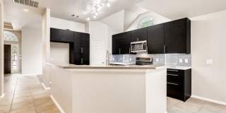 4-BEDROOM HOME IN LAKESIDE Gallery 9