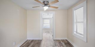 $1795 3br/1bath CUTE House w/ HUGE YARD Gallery 12