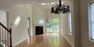 511 Elm Street Gallery 22