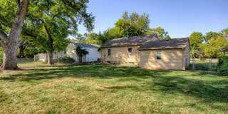 2 Bedroom With Oversized Garage & Prime Location Near 90th & Blondo!! Gallery 23