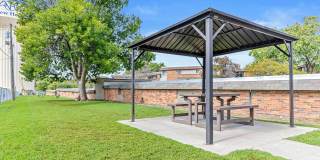 Burgundy & Hillsboro Apartments Gallery 21