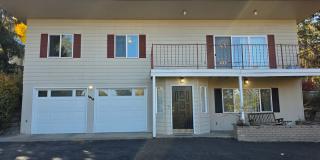Charming three bedroom in west La Grande Gallery 1