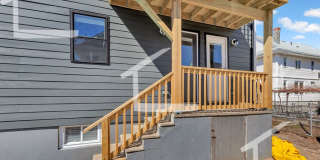 HIge 5 bed steps from Tufts Gallery 39