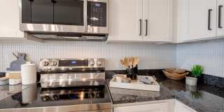 Taryn at 401 Gallery 22