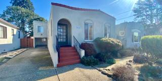 Fantastic Single Family Home w/ Huge Backyard, 1-Car Garage  Plenty of Storage Space! Gallery 1