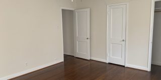 4420 Roseland Street Gallery 20