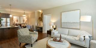 Hall Creek at Arlington Apartment Gallery 6