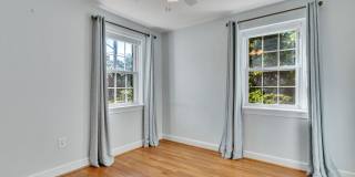 Updated Condo 3 Blocks from Metro Gallery 11