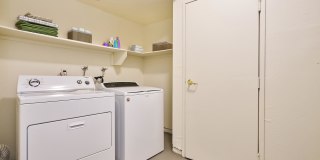 Summit At Warner Center Gallery 108