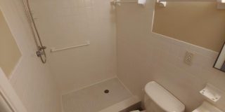 BEAUTIFUL 2/2/1 1000 Sq. Ft. with a large open floorplan, fenced yard and an enclosed lanai!! Gallery 9