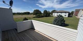 2 bedroom split foyer Townhome available for Rent! Gallery 1