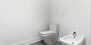 2108-10 WALNUT Street Gallery 21