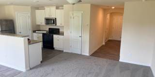 Lovely 3 bedroom/2.5 bath townhome Gallery 8
