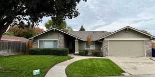 Single story home with vaulted ceilings! Gallery 1