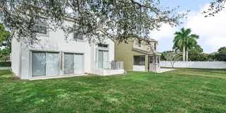 Spacious 3-Bedroom with 3 Full Baths in Royal Palm Beach! Gallery 6