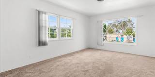 Spacious 4-Bed Home with Backyard, Garage & Prime Westside Access Gallery 4