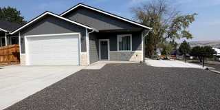Rent Reduced!! 3 bed 2 bath home in Soap Lake Gallery 1