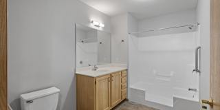 Creekside Commons Apartments Gallery 44