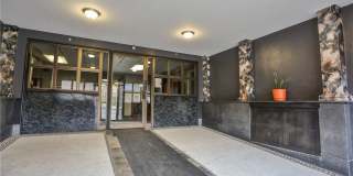 400 Main Street Gallery 11