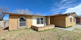 East El Paso 5bed/3Bath Refrig A/C with 2 Master Suites! Gallery 1