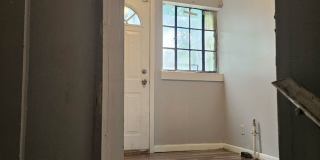 2 bed/ 1 bath Duplex Gallery 8