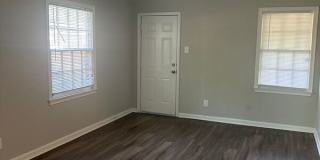 1240 Robin Hood Ln Gallery 2