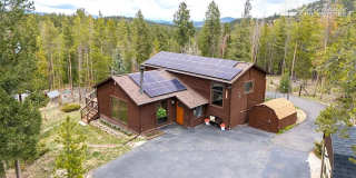 Beautiful 3-Bedroom Mountain Home with Hot Tub, Expansive Deck & Direct Trail Access Gallery 1