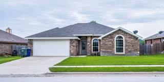 ** BEAUTIFUL 3 BED/ 2 BATH HOUSE ** Gallery 1