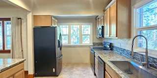 $2,995 - 5 Bed / 3 Bath Stunning and Spacious Home on South Hill Gallery 11