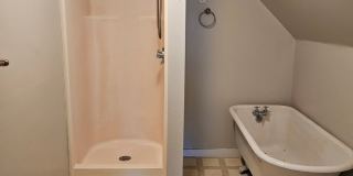 260 Laurel St Gallery 14