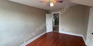 2403 North Clinton Street Gallery 13