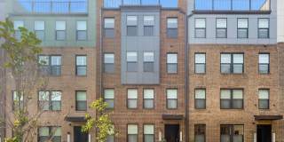 Luxury 3BR/2.5BA Condo w/ Balcony and Rooftop Terrace & Garage – Walk to One Loudoun Gallery 1