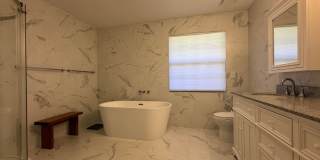 Beautiful 3 bedroom 2.5 bathroom pool home Gallery 22