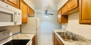 Desert Atrium - Studios, 1 Bedrooms and 2 Bedrooms in Great Location! Community Pool! Gallery 4
