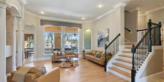 Stunning Lagoon Residence! Gallery 7