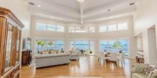 901 SE Riverside Drive Gallery 32