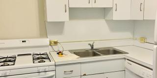 1 BR, 3rd floor Apartment in Downtown Greensboro, Water & Heat Included Gallery 10