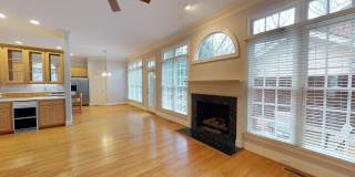 Stunning Brick Home in Cotswold in Quiet cul-de-sac Gallery 3