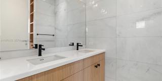 536 W 51st St Gallery 19