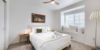 2 BDR Gorgeous Updated Townhome with Huge Garden Gallery 21