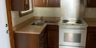 2 bedroom close to Miami Valley Hospital and UD with Detached garage! Gallery 8