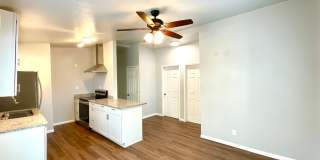 MOVE IN SPECIAL 2 Bedroom Duplex Available Near DOWNTOWN! Gallery 5