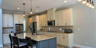 Orchard Hills 6 bed / 3.5 Bath - Partially Furniushed Gallery 4