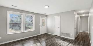 MOVE IN SPECIAL* $250 Off First Full Month's Rent OR Free 55in TV! Charming 3 bedroom 1 bath in South Kansas City!! Gallery 1