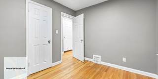 Stunning Renovated 3-Bedroom Bungalow Gallery 8